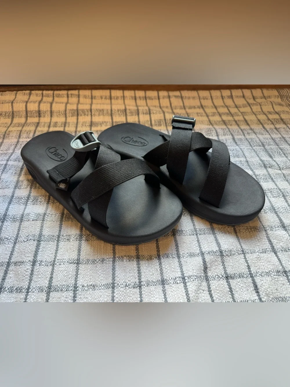 Chaco Men’s CushZ Slides in Black NWOT
